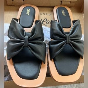 Crevo footwear knot style sandal size 8. Never worn. Comfy foot pad.